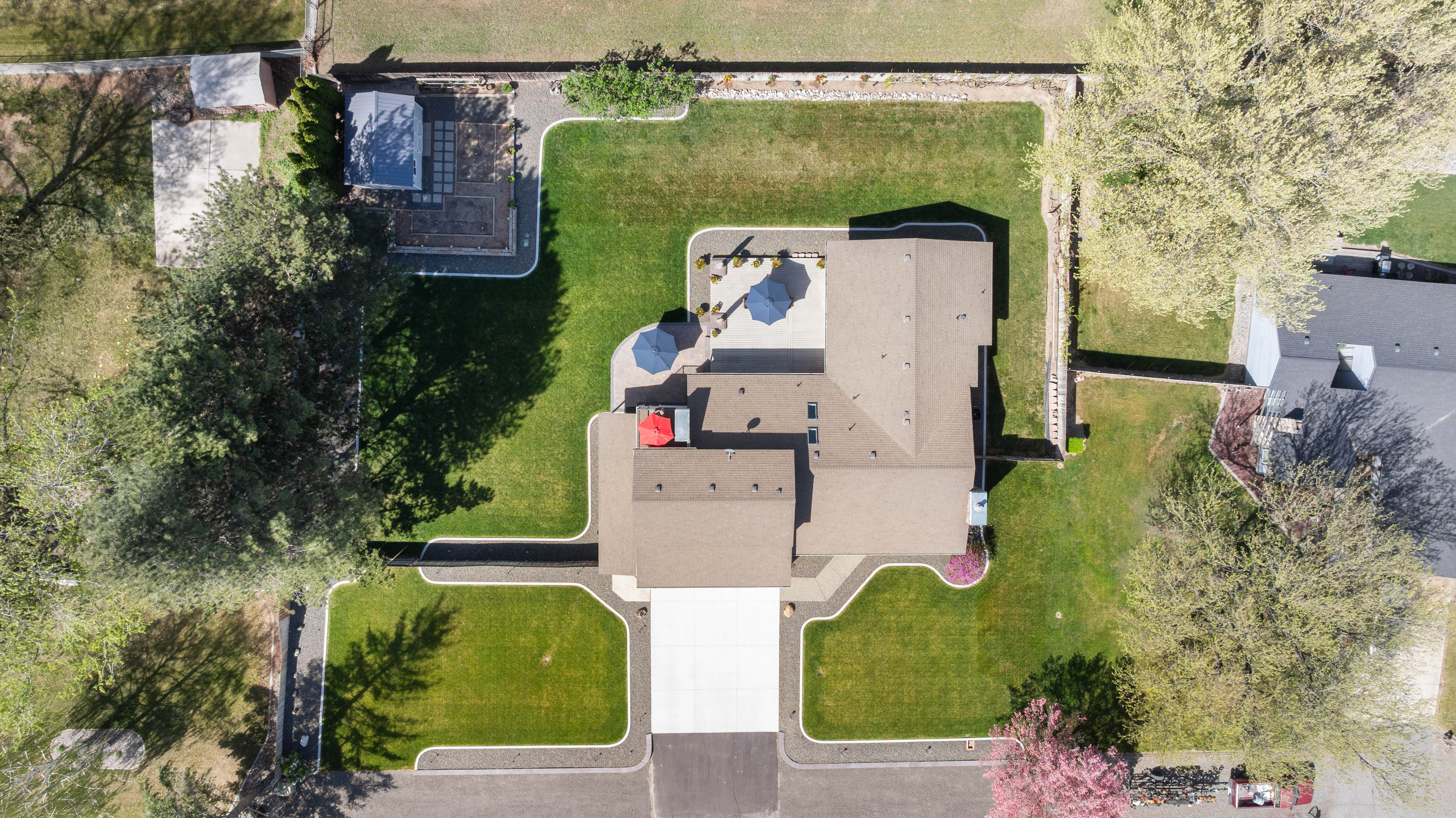  ROOM FOR SHOP/ POOL. IMMACULATELY CARED FOR HOME - 物件實景