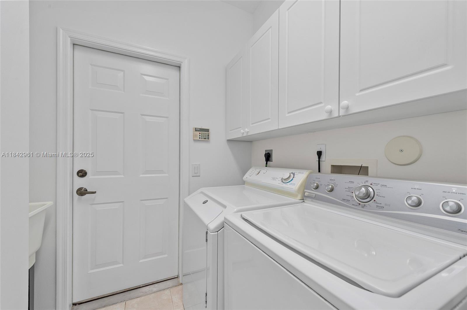 Weston, Florida, 33327, United States, 4 Bedrooms Bedrooms, ,4 BathroomsBathrooms,Residential,For Sale,1900918