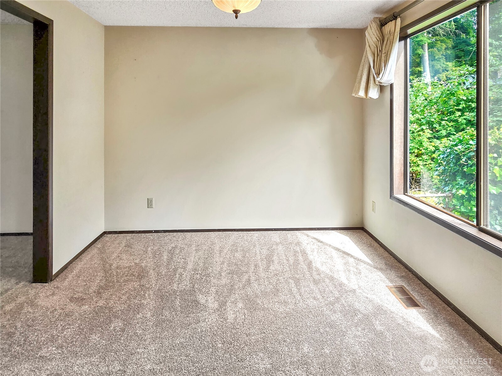 Oak Harbor, Washington, 98277, United States, 3 Bedrooms Bedrooms, ,2 BathroomsBathrooms,Residential,For Sale,1868757