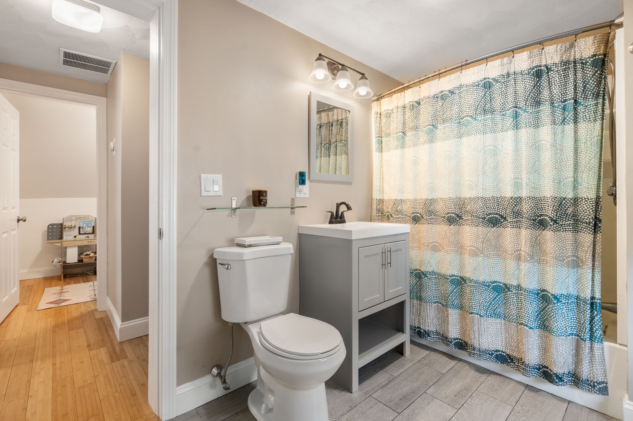  46 Macarthur Road, Stoneham, MA, 02180 - 物件實景