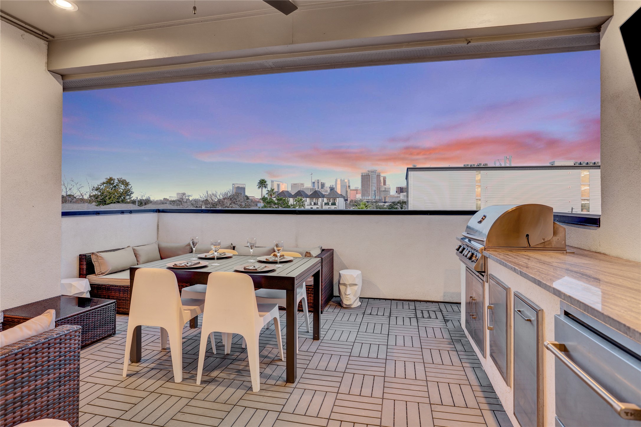  2435 Sheridan Street - 物件實景