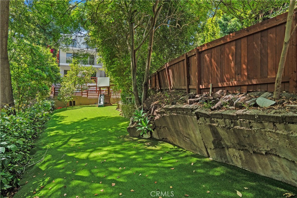Los Angeles, California, 90046, United States, 3 Bedrooms Bedrooms, ,4 BathroomsBathrooms,Residential,For Sale,1817494
