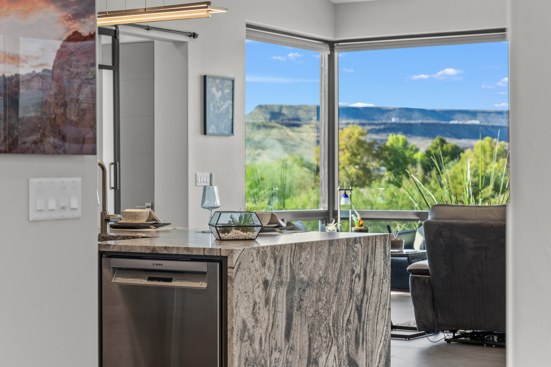  Modern Masterpiece With Breathtaking Mountain Views - 物件實景