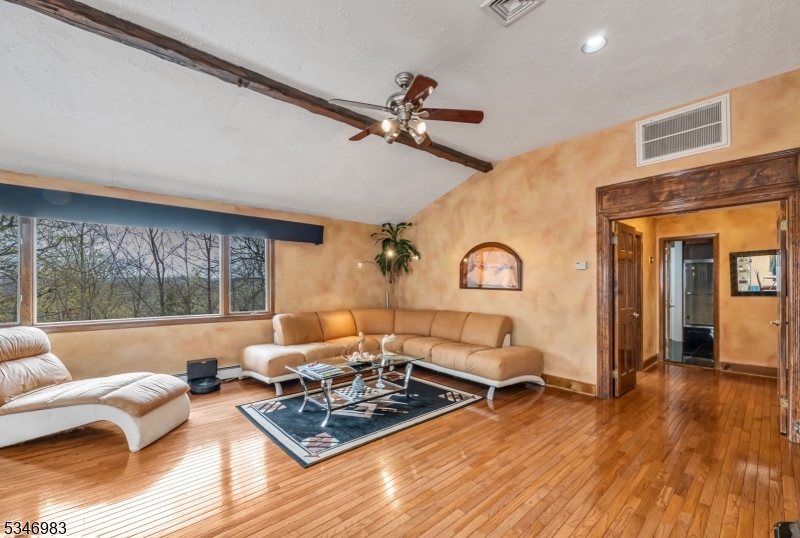 Ringwood Boro, New Jersey, 07456, United States, 4 Bedrooms Bedrooms, ,2 BathroomsBathrooms,Residential,For Sale,1794358