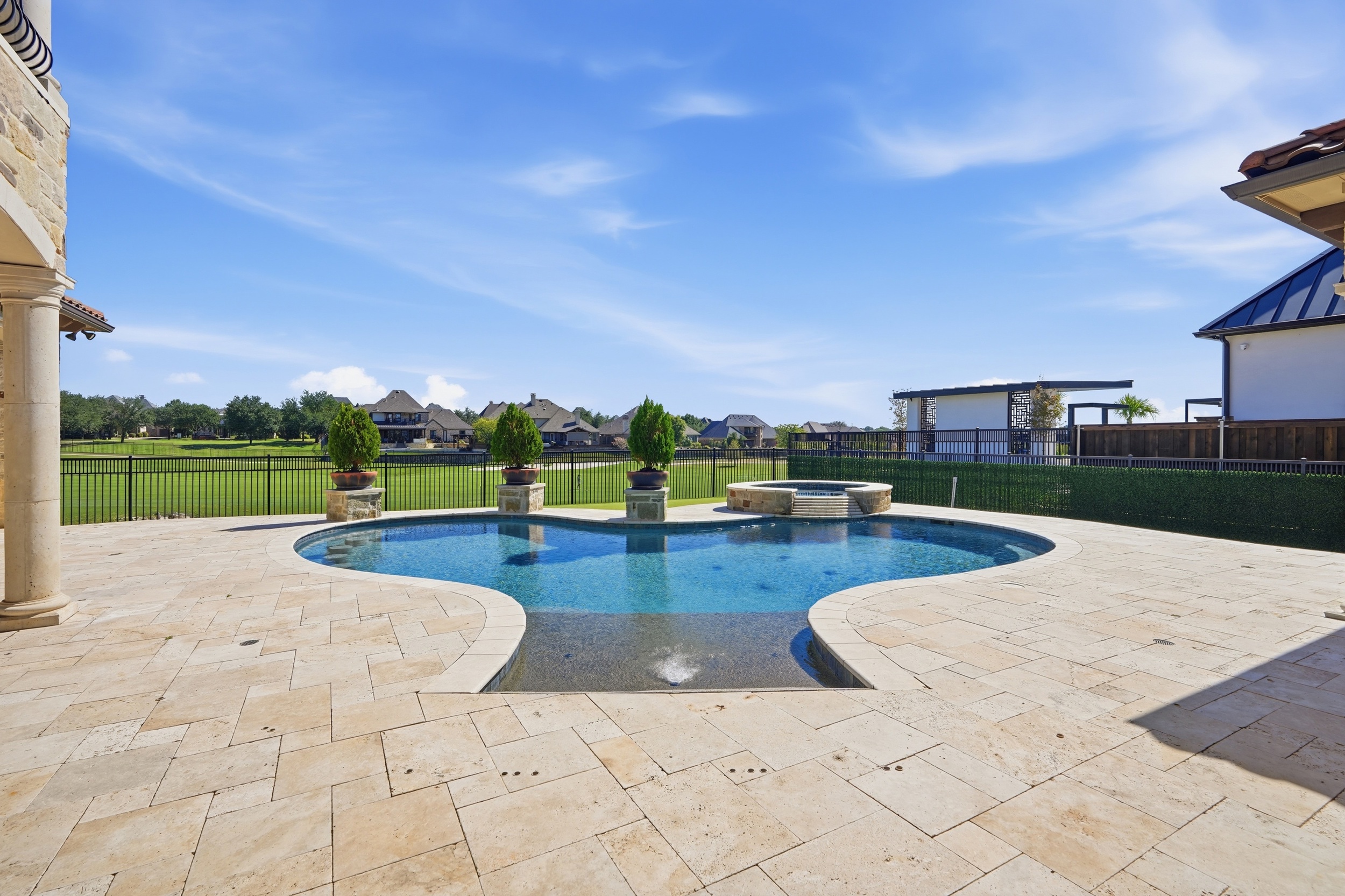 6/6.2/7 Car Garage in Guard-gated Gold Course Community - 物件實景