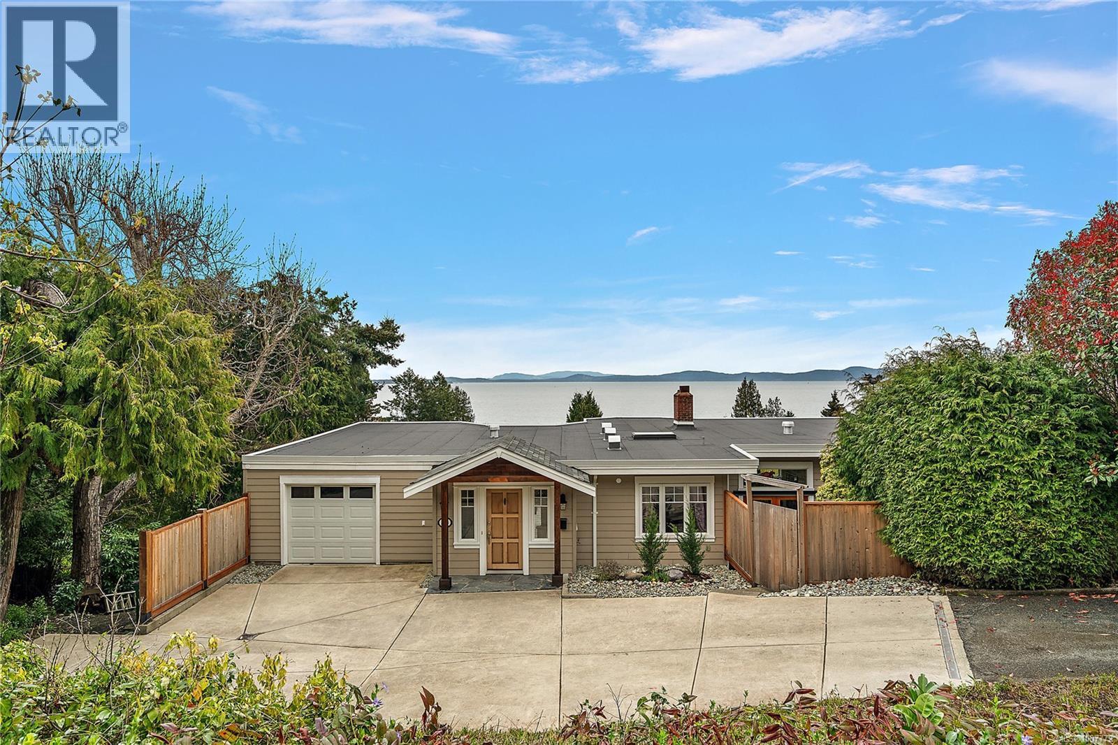 SAANICH, British Columbia, V8Y 2G1, CA, 4 Bedrooms Bedrooms, ,3 BathroomsBathrooms,Residential,For Sale,1906364