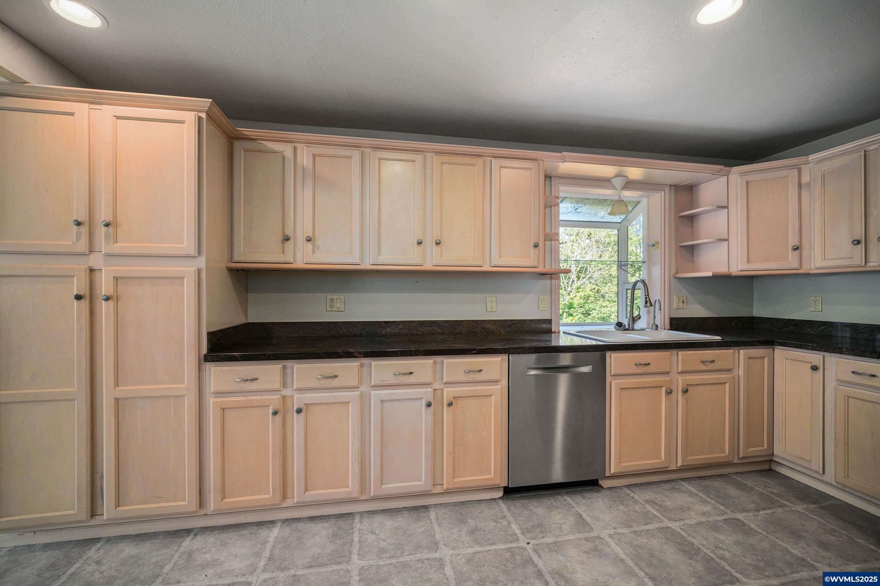 Salem, Oregon, 97304, United States, 3 Bedrooms Bedrooms, ,3 BathroomsBathrooms,Residential,For Sale,1826833