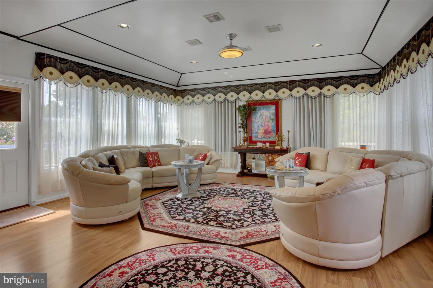 Chambersburg, Pennsylvania, 17202, United States, 5 Bedrooms Bedrooms, ,6 BathroomsBathrooms,Residential,For Sale,1989609