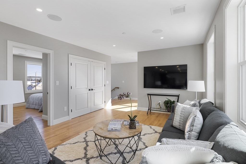 Everett, Massachusetts, 02149, United States, 3 Bedrooms Bedrooms, ,2 BathroomsBathrooms,Residential,For Sale,1921972
