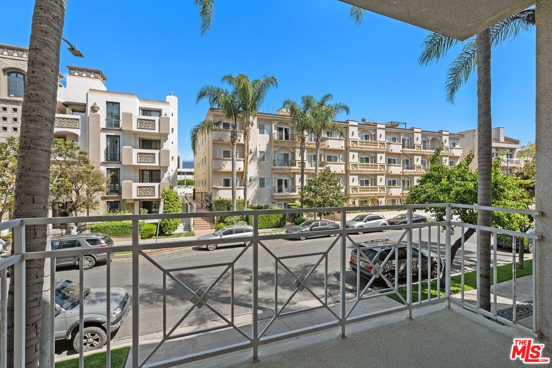 West Hollywood, California, 90048, United States, 2 Bedrooms Bedrooms, ,3 BathroomsBathrooms,Residential,For Sale,1762053