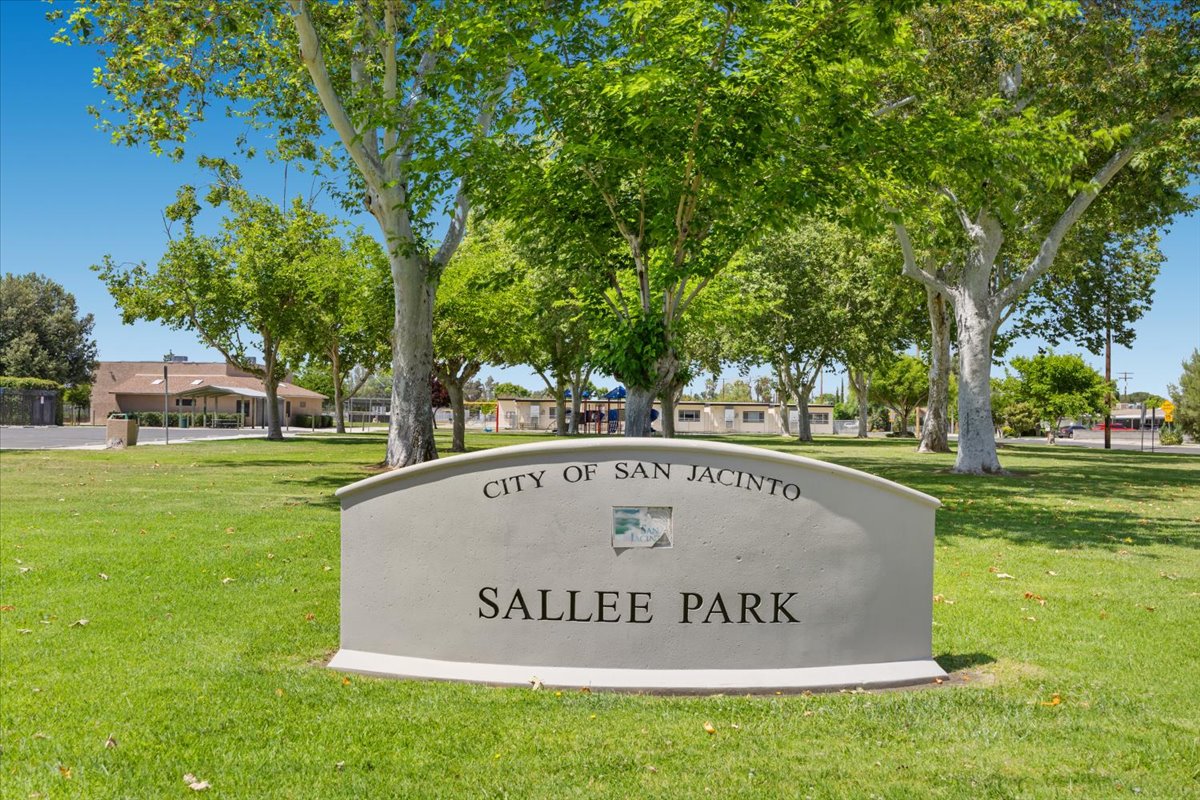 San Jacinto, California, 92583, United States, 6 Bedrooms Bedrooms, ,4 BathroomsBathrooms,Residential,For Sale,1977505