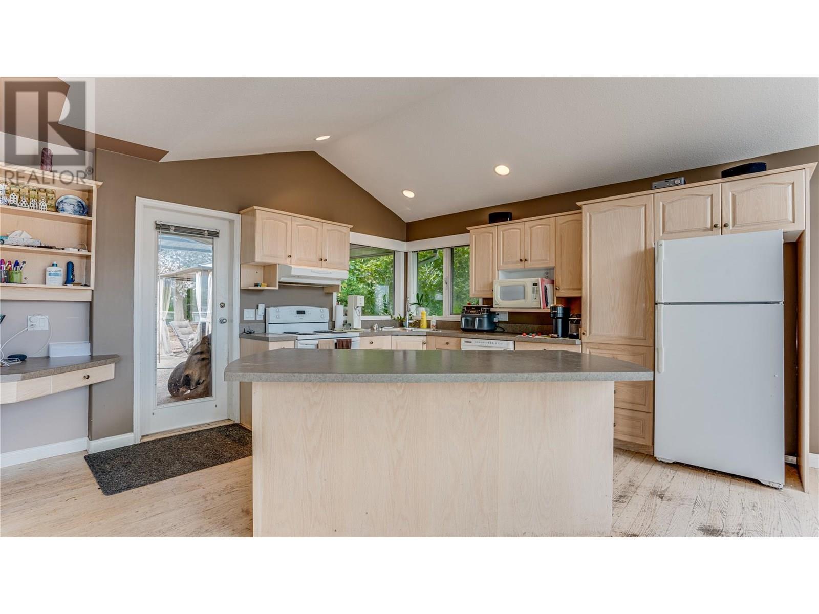 VERNON, British Columbia, V1B 2W8, CA, 5 Bedrooms Bedrooms, ,3 BathroomsBathrooms,Residential,For Sale,1901364