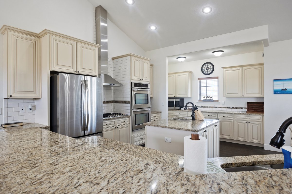 Cheyenne, Wyoming, 82059, United States, 5 Bedrooms Bedrooms, ,4 BathroomsBathrooms,Residential,For Sale,1944847