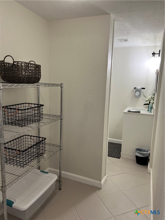 Hallettsville, Texas, 77964, United States, 4 Bedrooms Bedrooms, ,3 BathroomsBathrooms,Residential,For Sale,1988312