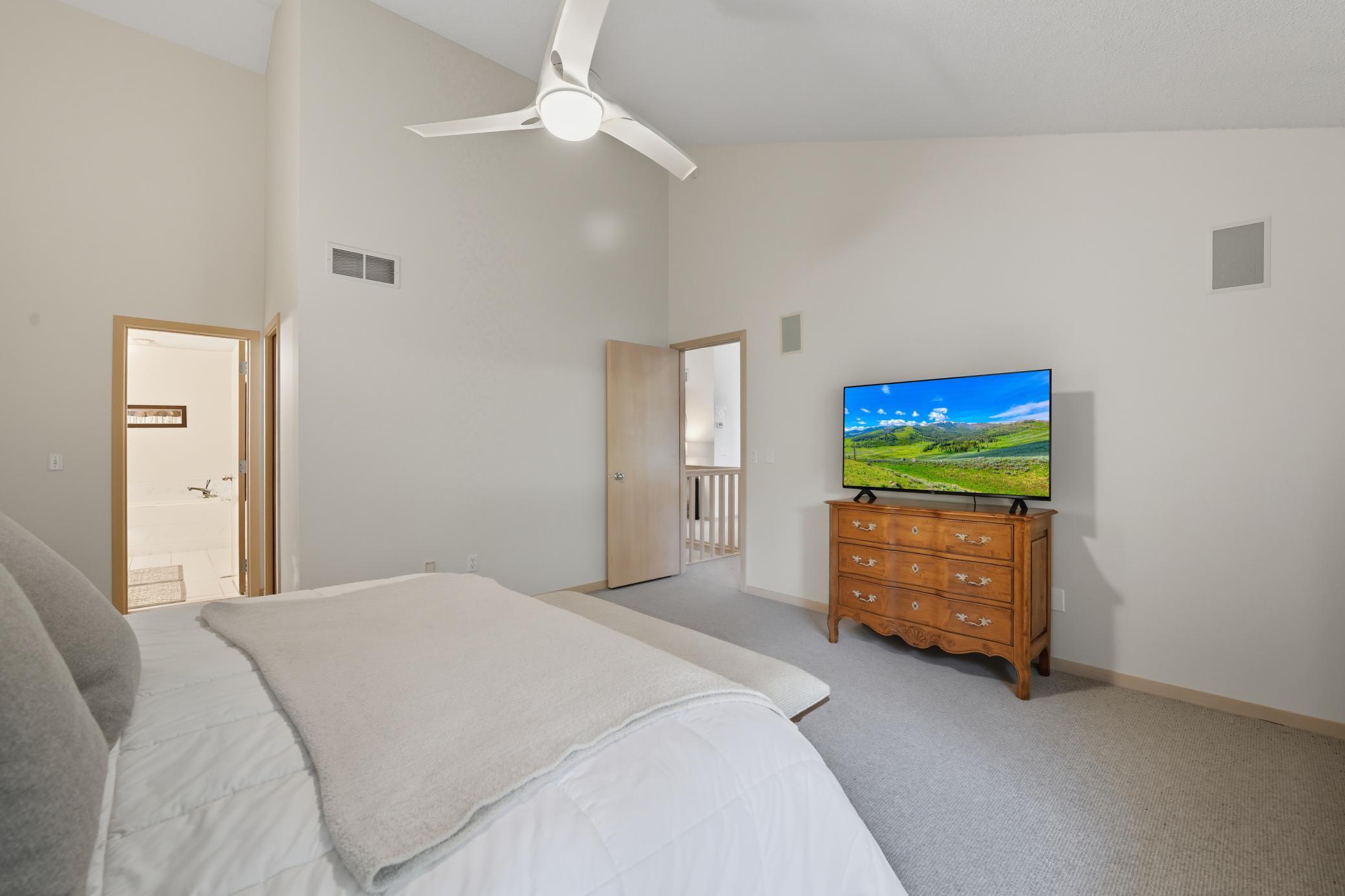 Shorewood, Minnesota, 55331, United States, 2 Bedrooms Bedrooms, ,3 BathroomsBathrooms,Residential,For Sale,1956041