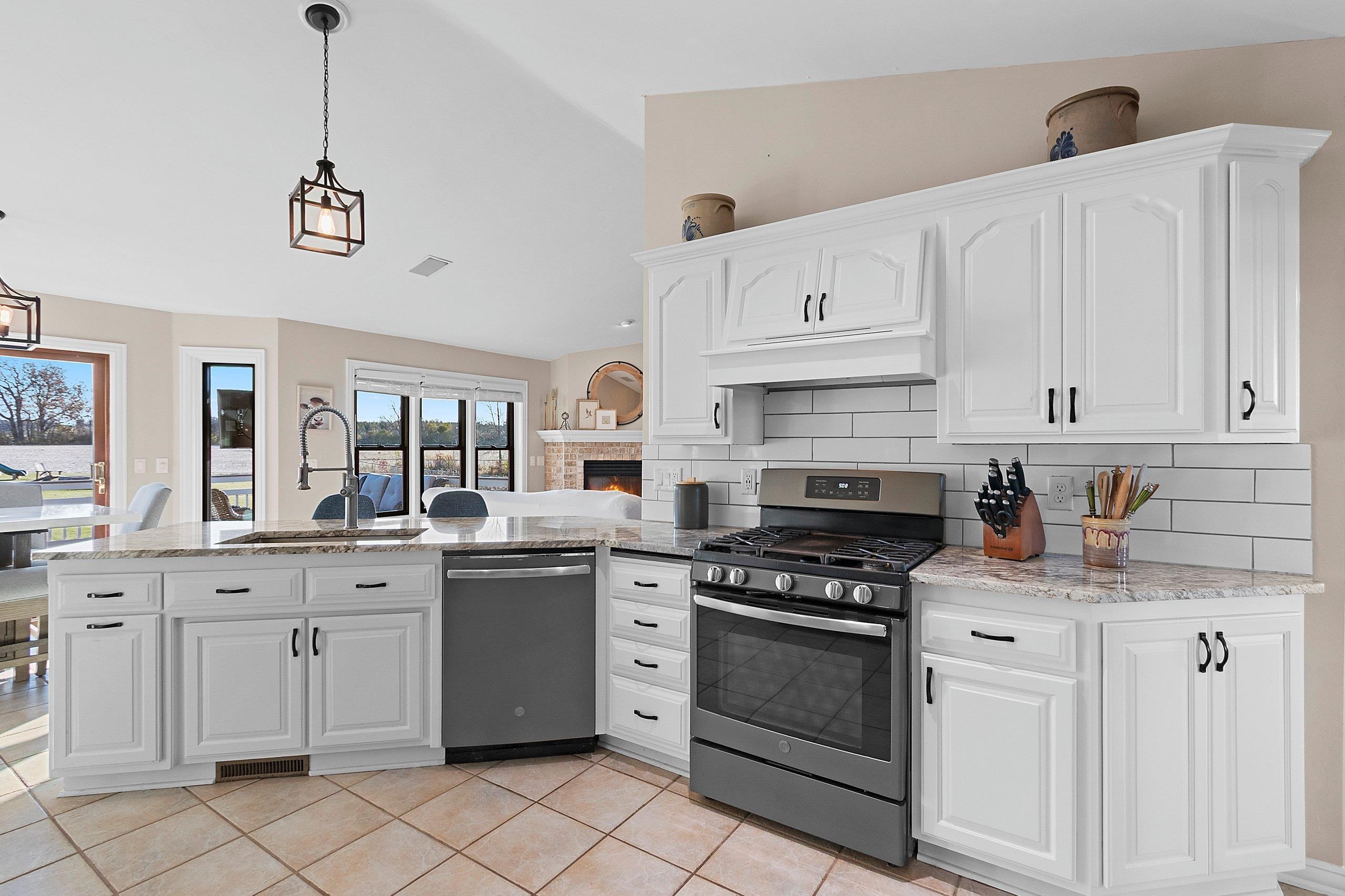 GREEN BAY, Wisconsin, 54311, United States, 4 Bedrooms Bedrooms, ,4 BathroomsBathrooms,Residential,For Sale,1991050