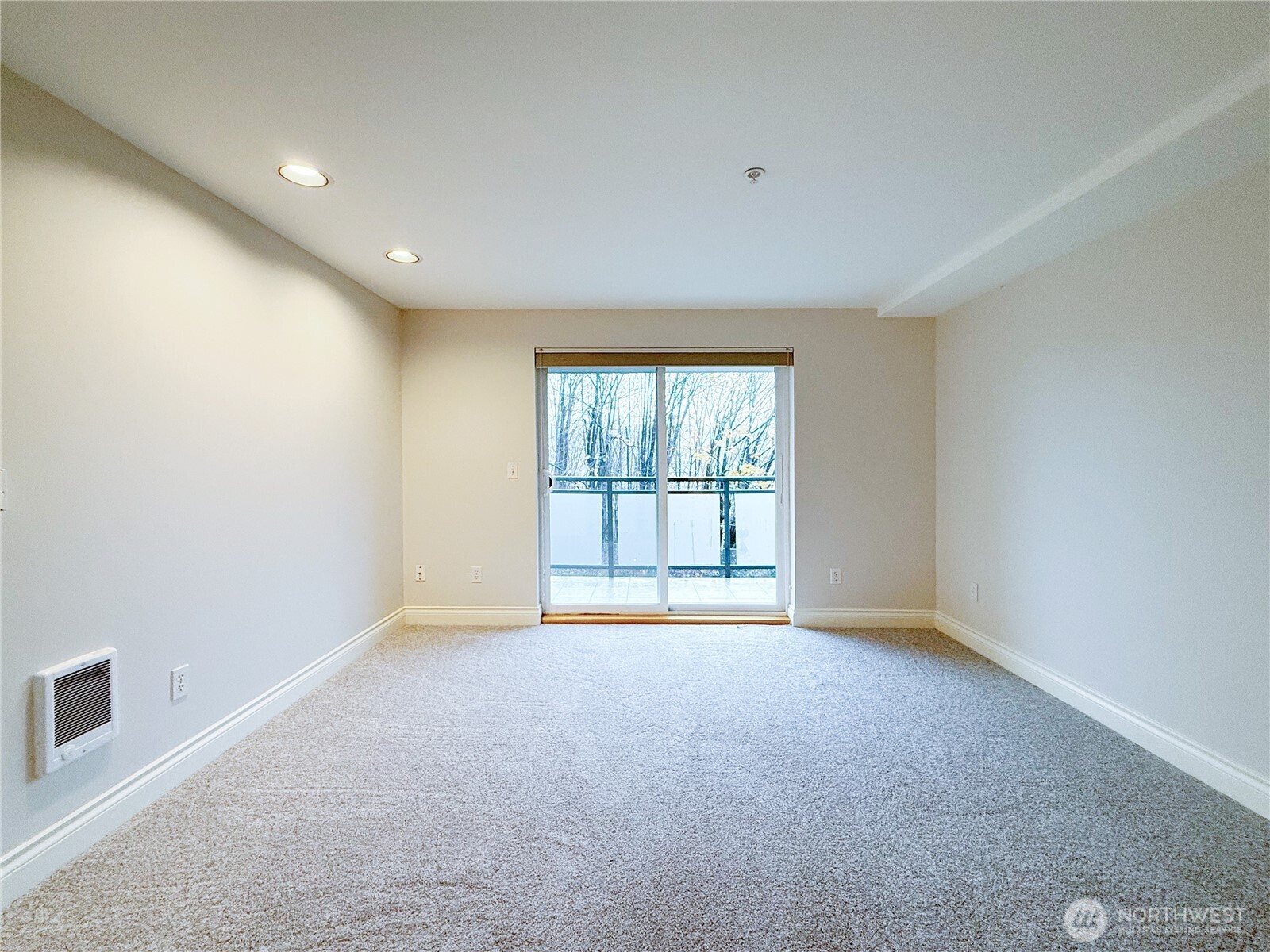 Seattle, Washington, 98199, United States, 2 Bedrooms Bedrooms, ,2 BathroomsBathrooms,Residential,For Sale,1998724