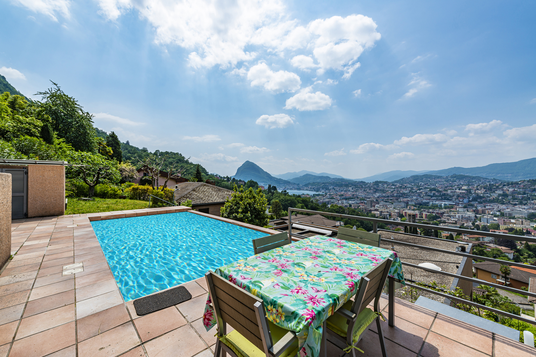  Modern house with beautiful lake view - 物件實景