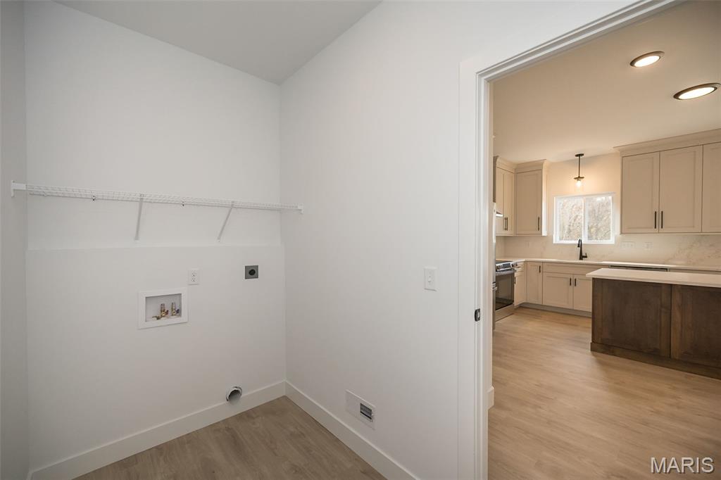 Troy, Missouri, 63379, United States, 3 Bedrooms Bedrooms, ,2 BathroomsBathrooms,Residential,For Sale,1993491