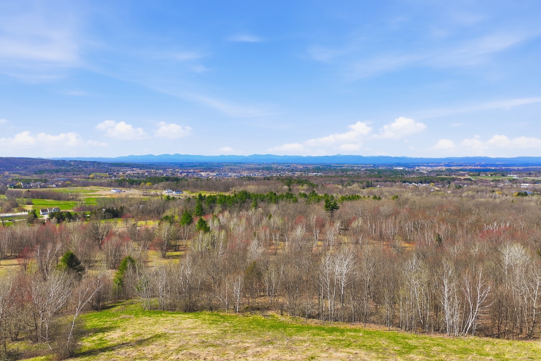  351 Ledgewood Drive - 物件實景