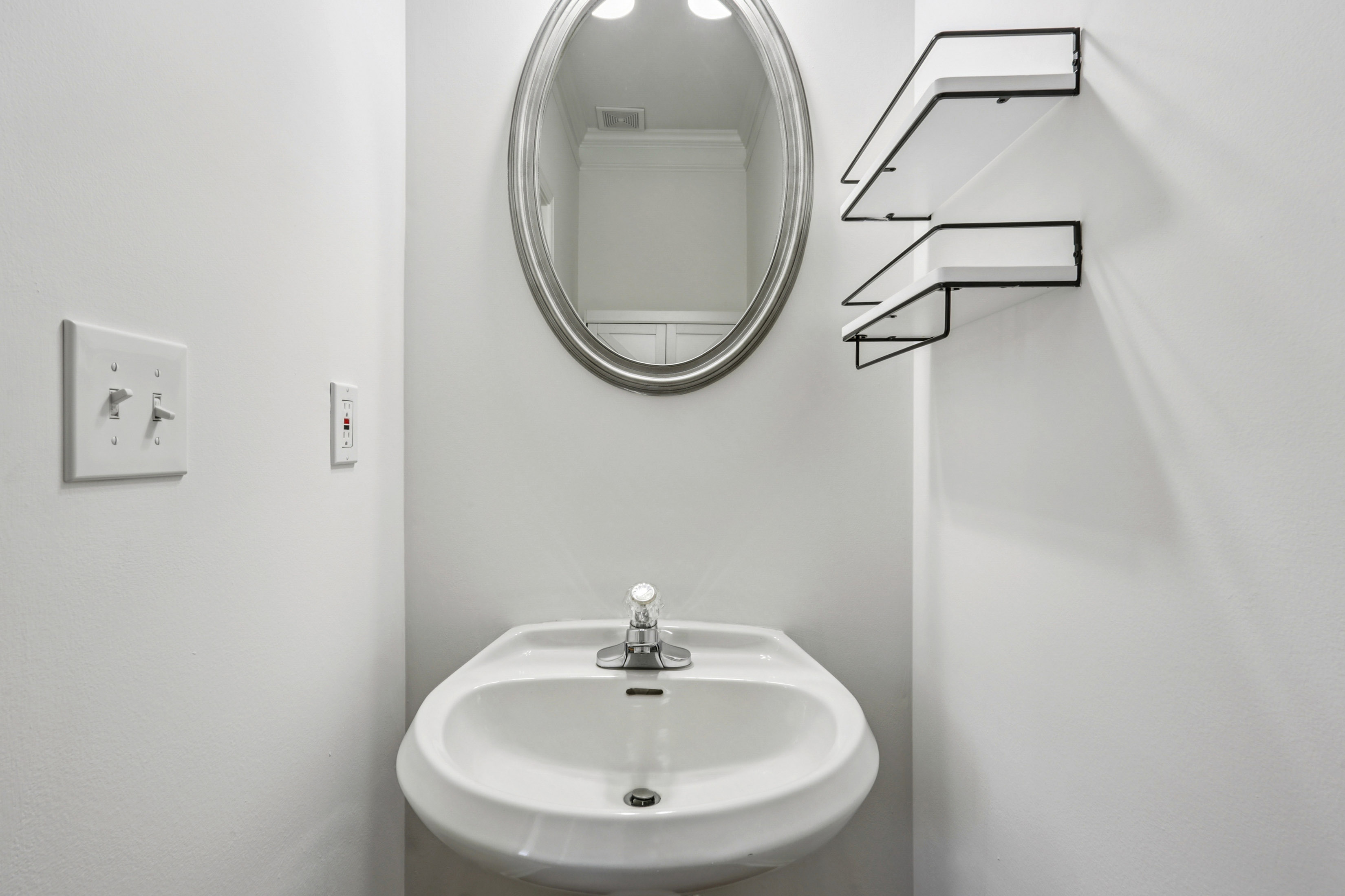  Spacious Three Level Townhome in the Desirable Thorncrest Community - 物件實景