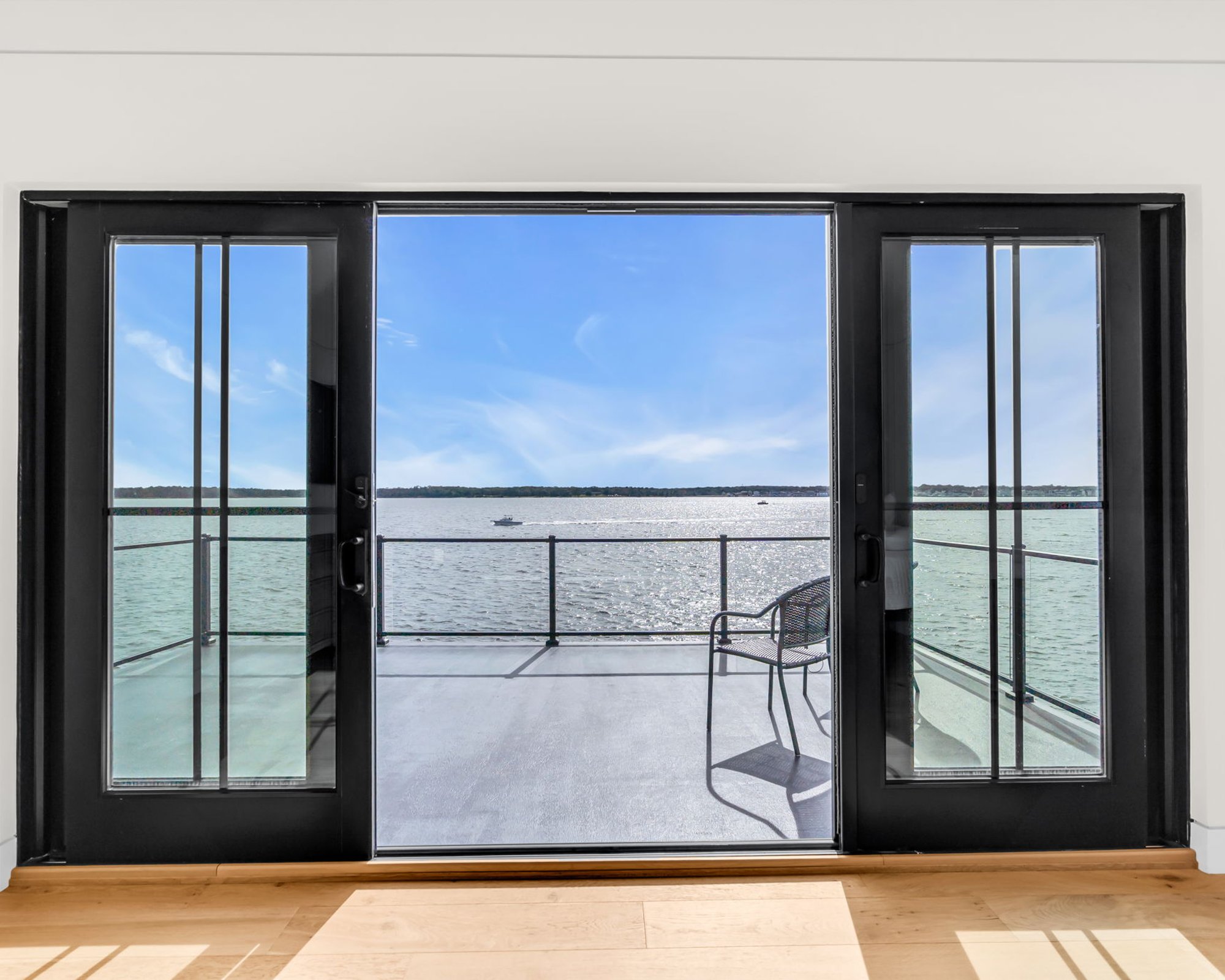 Exceptional Custom Built Waterfront Home - 物件實景