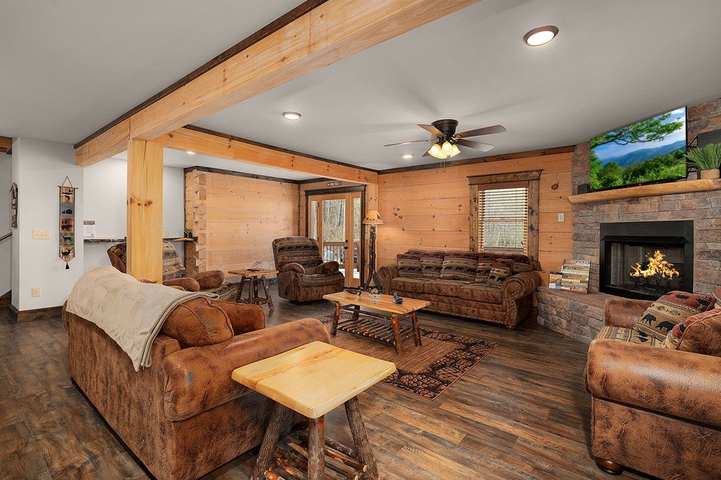 Blue Ridge, Georgia, 30513, United States, 4 Bedrooms Bedrooms, ,3 BathroomsBathrooms,Residential,For Sale,1762405