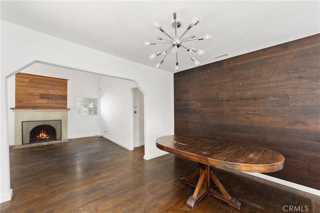 Los Angeles, California, 90034, United States, 3 Bedrooms Bedrooms, ,2 BathroomsBathrooms,Residential,For Sale,1866945