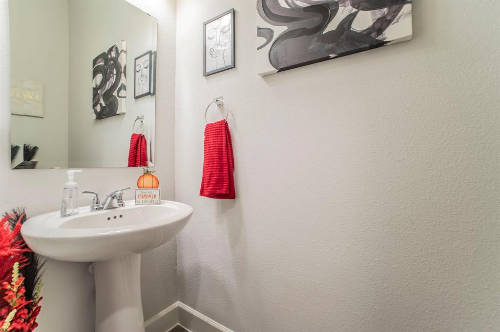 Midlothian, Texas, 76065, United States, 4 Bedrooms Bedrooms, ,4 BathroomsBathrooms,Residential,For Sale,1986154