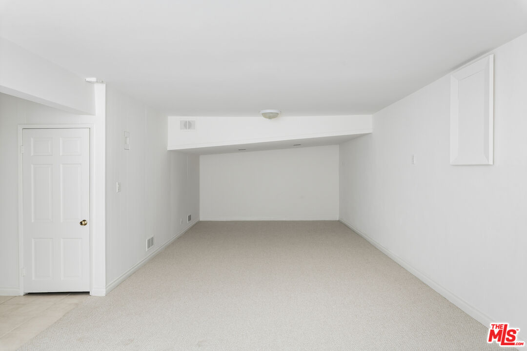 Los Angeles, California, 90068, United States, 4 Bedrooms Bedrooms, ,4 BathroomsBathrooms,Residential,For Sale,1938663