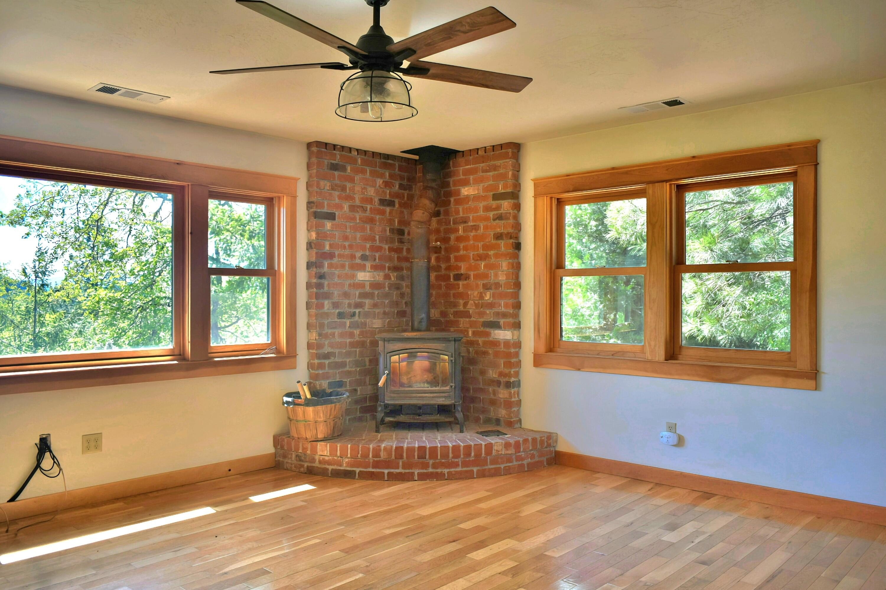 Cave Junction, Oregon, 97523, United States, 3 Bedrooms Bedrooms, ,3 BathroomsBathrooms,Residential,For Sale,1975674