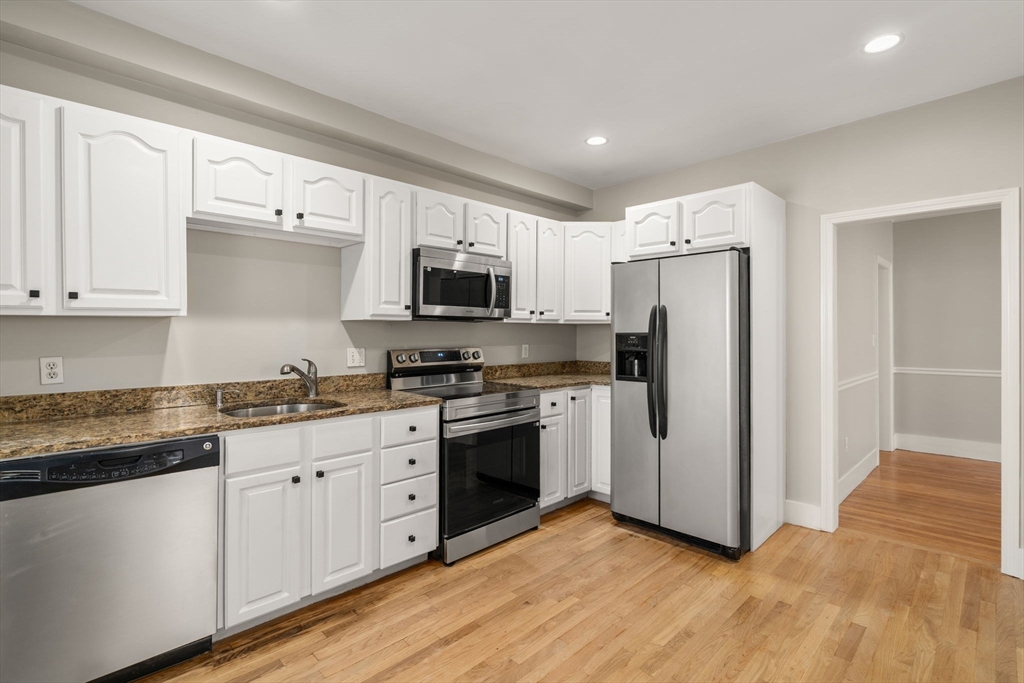 Watertown, Massachusetts, 02472, United States, 2 Bedrooms Bedrooms, ,1 BathroomBathrooms,Residential,For Sale,1940612