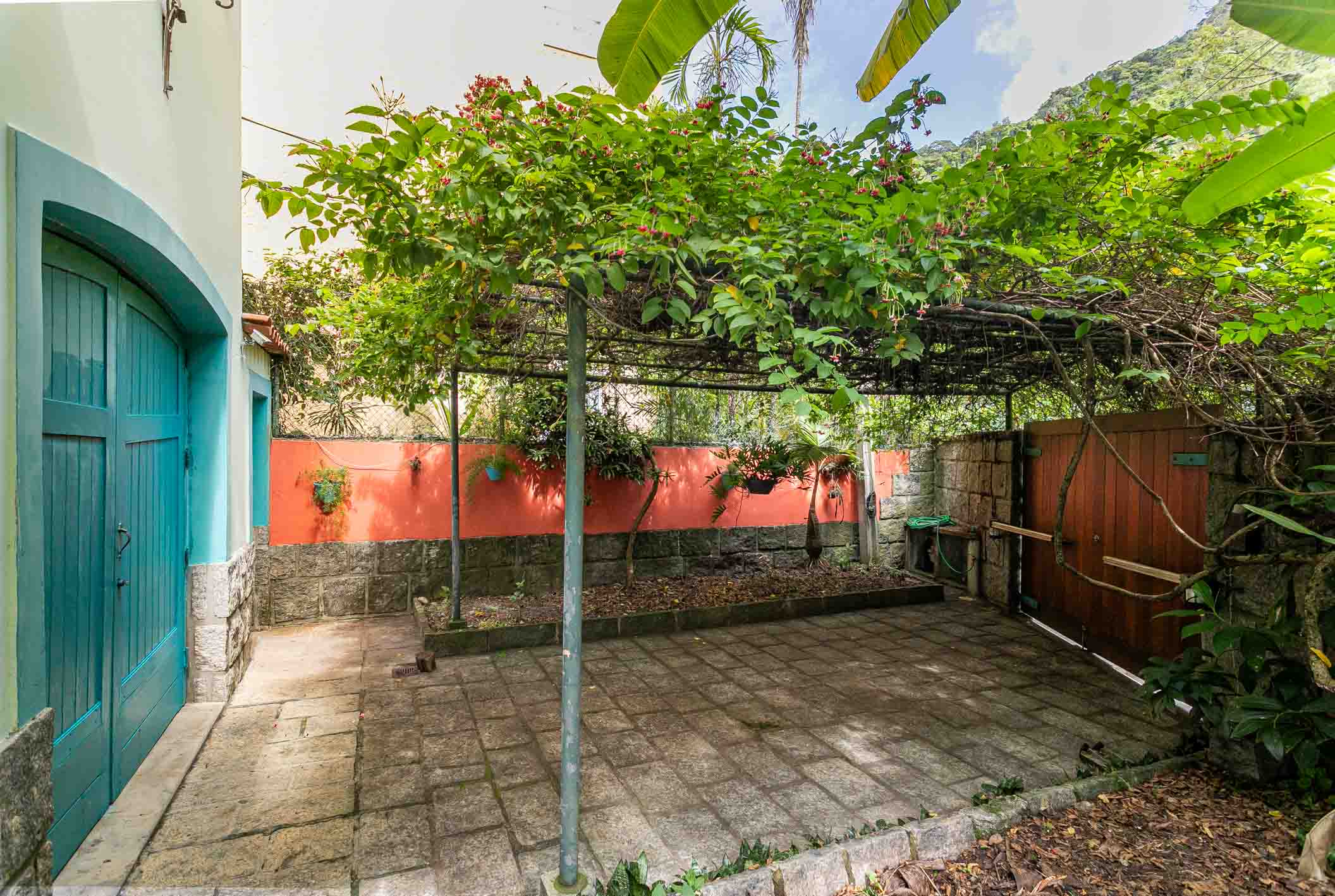  Spacious residence on a quiet street with landscaped garden - 物件實景