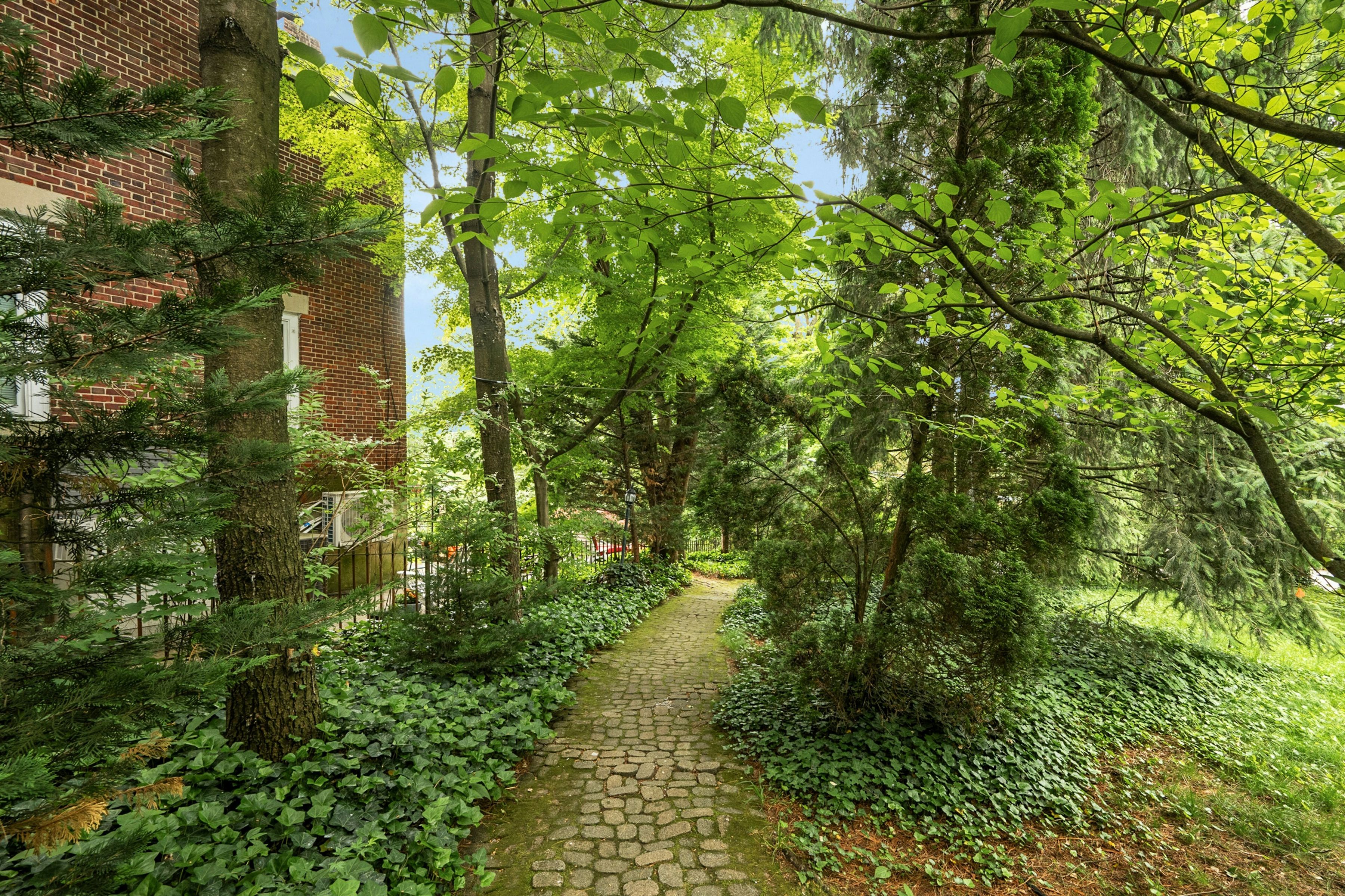  5440 Independence Avenue - 物件實景