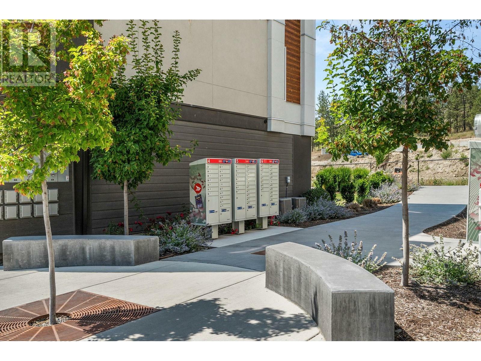 KELOWNA, British Columbia, V1Y 9T1, CA, 3 Bedrooms Bedrooms, ,3 BathroomsBathrooms,Residential,For Sale,1961682