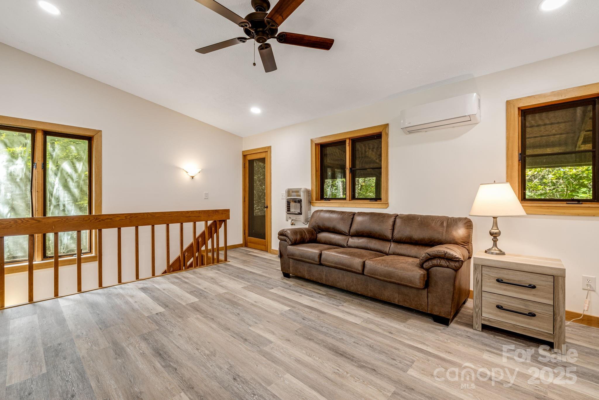 Little Switzerland, North Carolina, 28752, United States, 3 Bedrooms Bedrooms, ,3 BathroomsBathrooms,Residential,For Sale,1949808