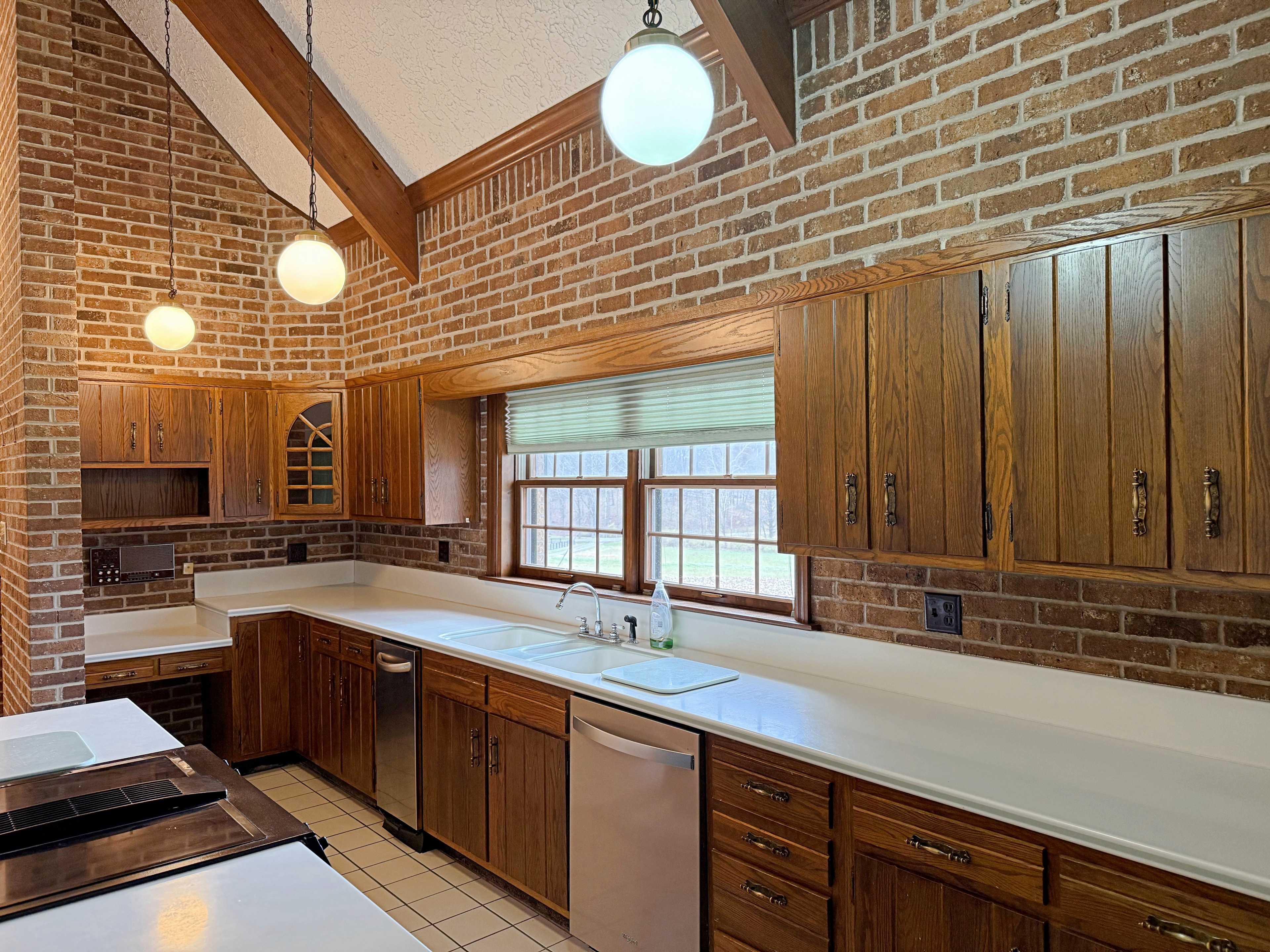 Loogootee, Indiana, 47553, United States, 3 Bedrooms Bedrooms, ,4 BathroomsBathrooms,Residential,For Sale,2002453