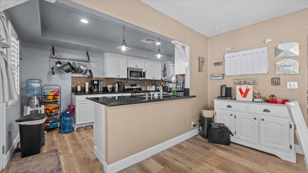 Ontario, California, 91762, United States, 3 Bedrooms Bedrooms, ,2 BathroomsBathrooms,Residential,For Sale,2012537