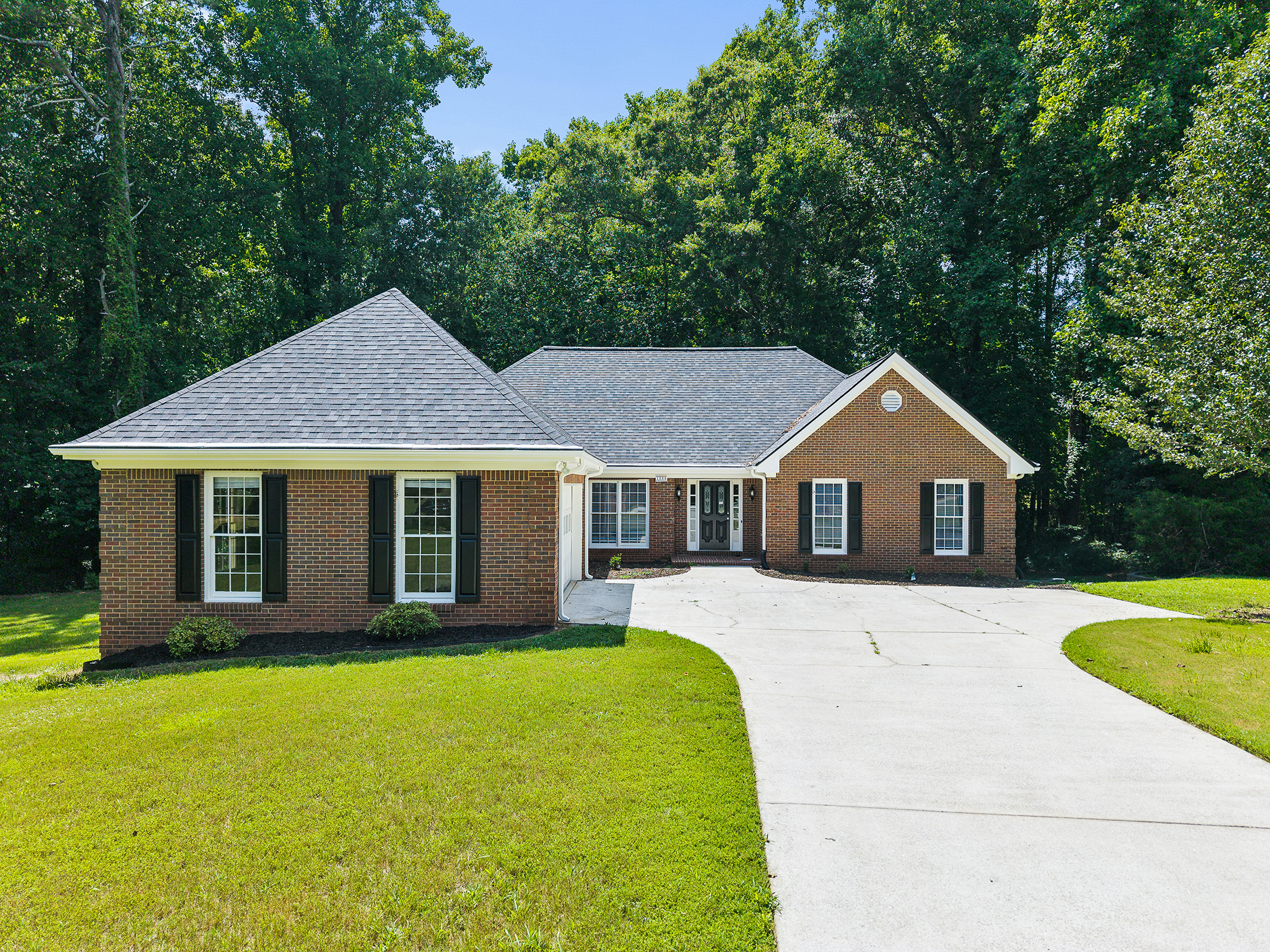  Beautifully Refreshed Ranch Nestled on an Expansive Cul-de-sac Lot - 物件實景