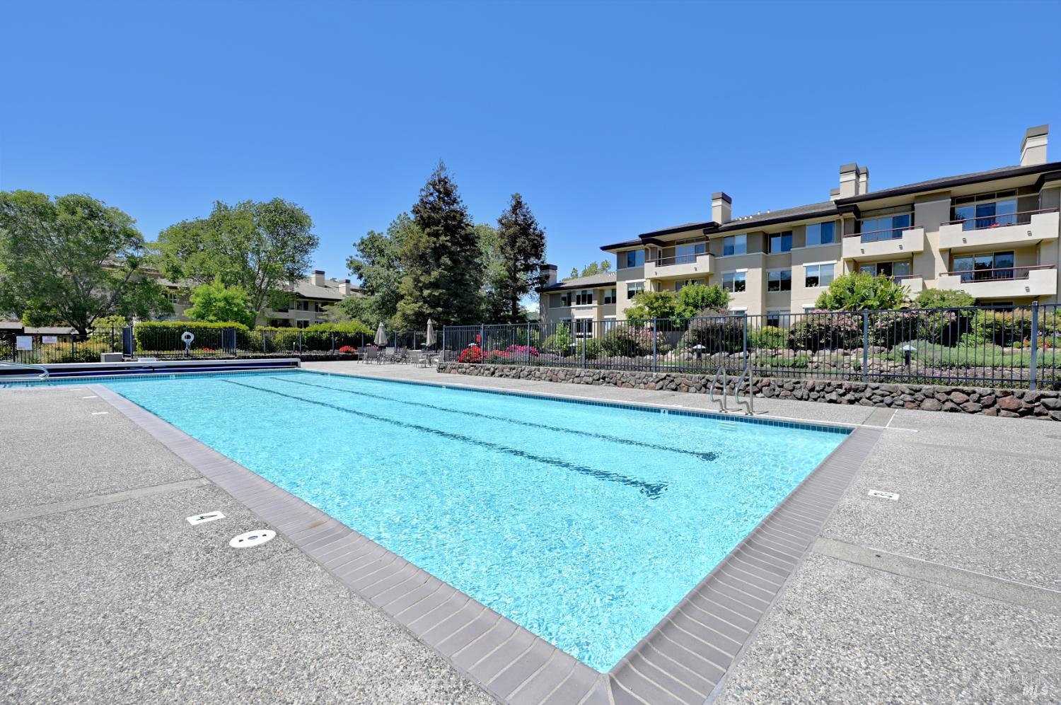 San Rafael, California, 94903, United States, 1 Bedroom Bedrooms, ,2 BathroomsBathrooms,Residential,For Sale,1896555