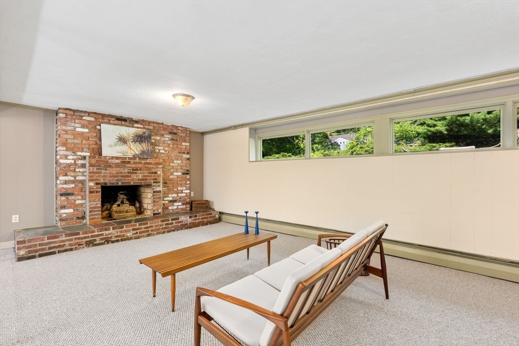 Weston, Massachusetts, 02493, United States, 4 Bedrooms Bedrooms, ,3 BathroomsBathrooms,Residential,For Sale,1838701