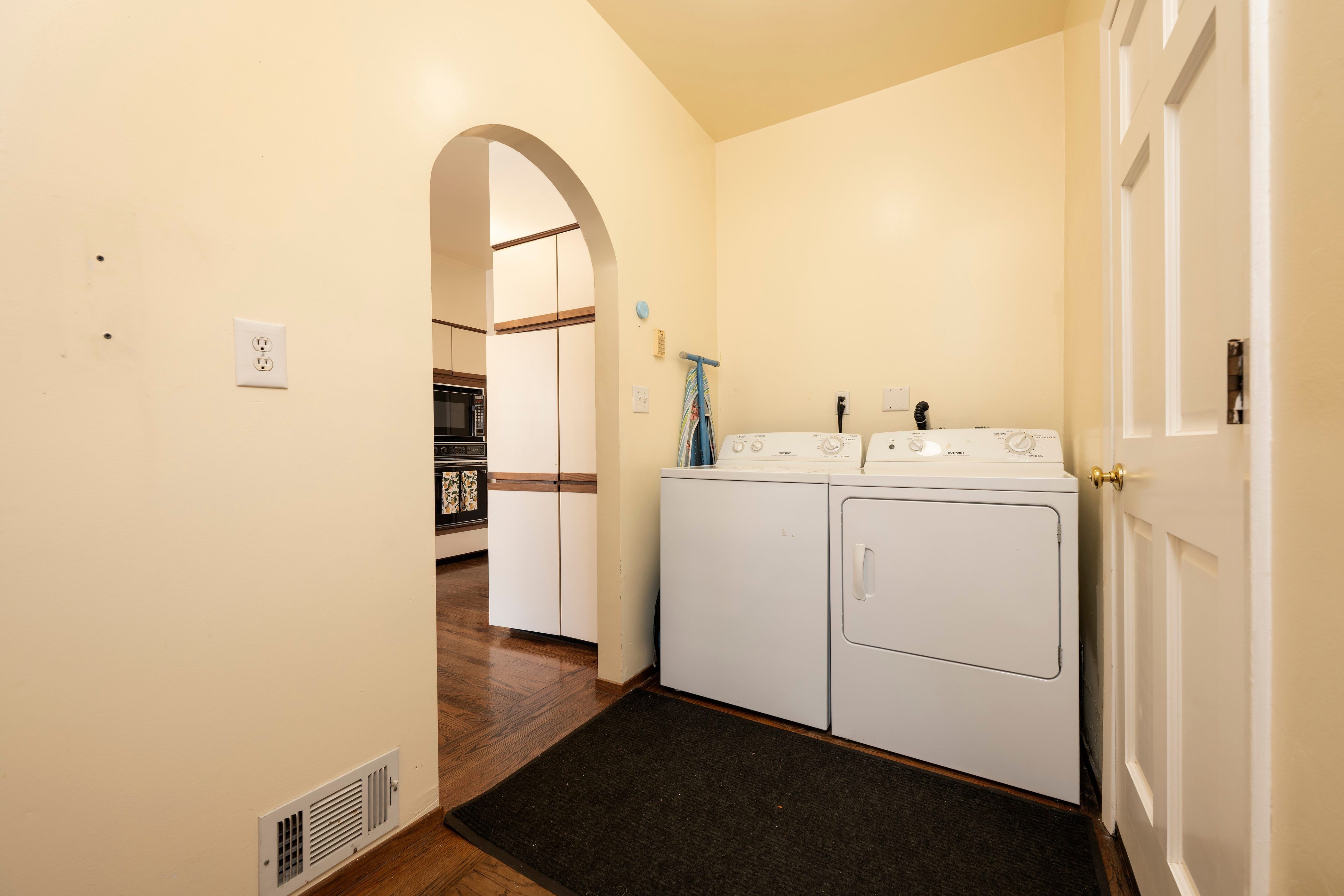  Charming Single-Level Home With ADU on Large Flat Lot - 物件實景