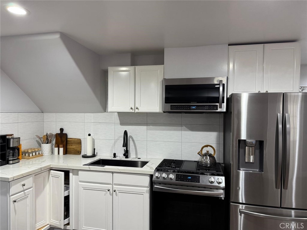 Woodland Hills, California, 91364, United States, 4 Bedrooms Bedrooms, ,3 BathroomsBathrooms,Residential,For Sale,1982021