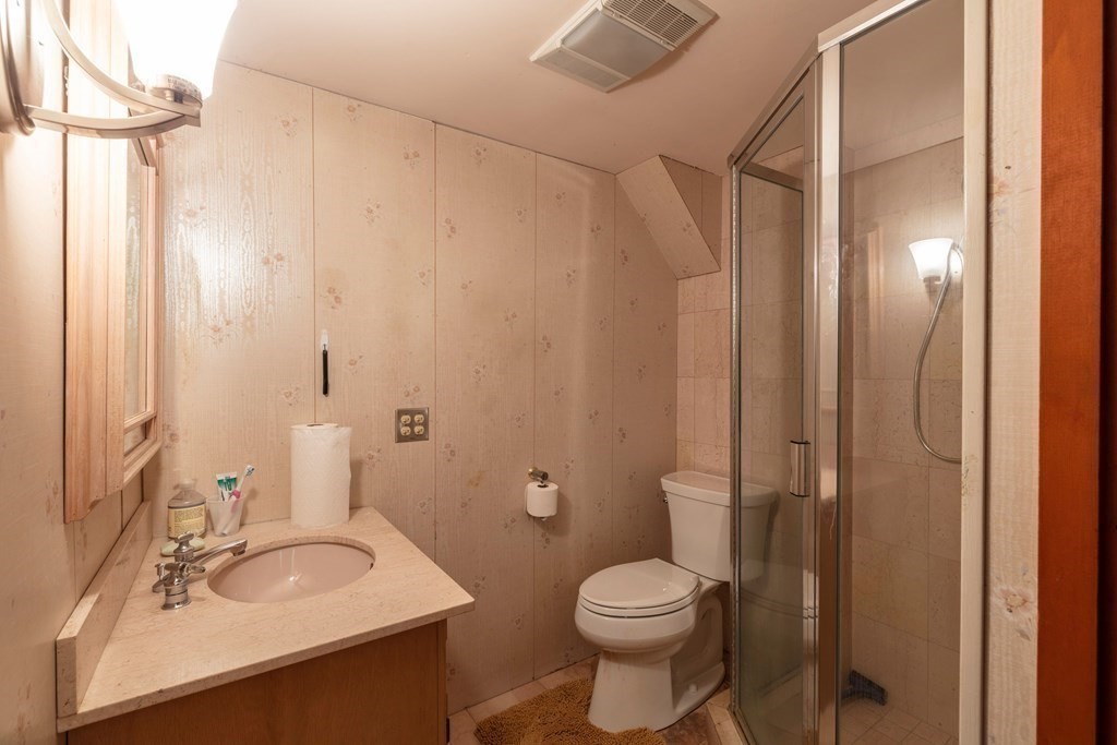 Waltham, Massachusetts, 02451, United States, 3 Bedrooms Bedrooms, ,2 BathroomsBathrooms,Residential,For Sale,1937304