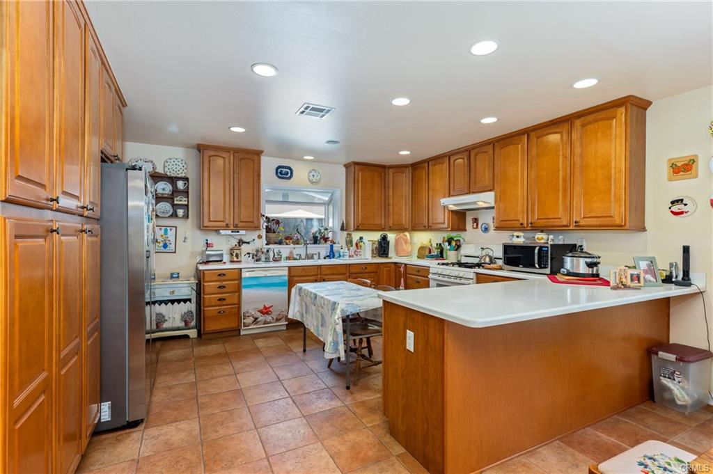 La Verne, California, 91750, United States, 3 Bedrooms Bedrooms, ,3 BathroomsBathrooms,Residential,For Sale,1878252