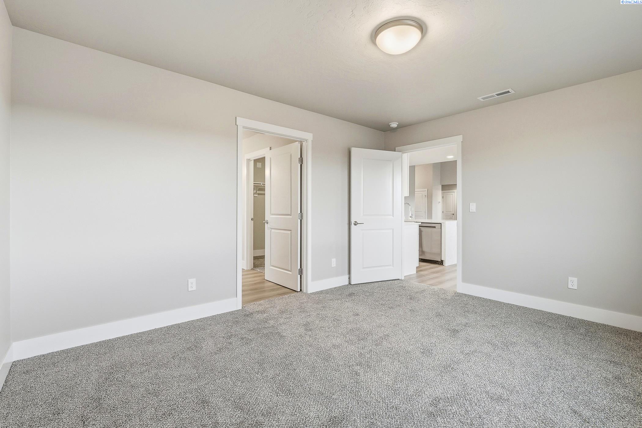 Kennewick, Washington, 99338, United States, 4 Bedrooms Bedrooms, ,1 BathroomBathrooms,Residential,For Sale,1996231