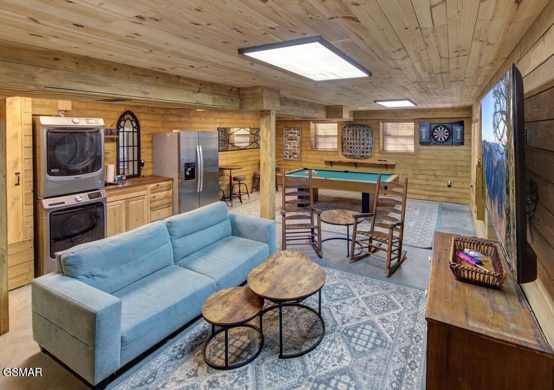 Cosby, Tennessee, 37722, United States, 3 Bedrooms Bedrooms, ,4 BathroomsBathrooms,Residential,For Sale,2036107