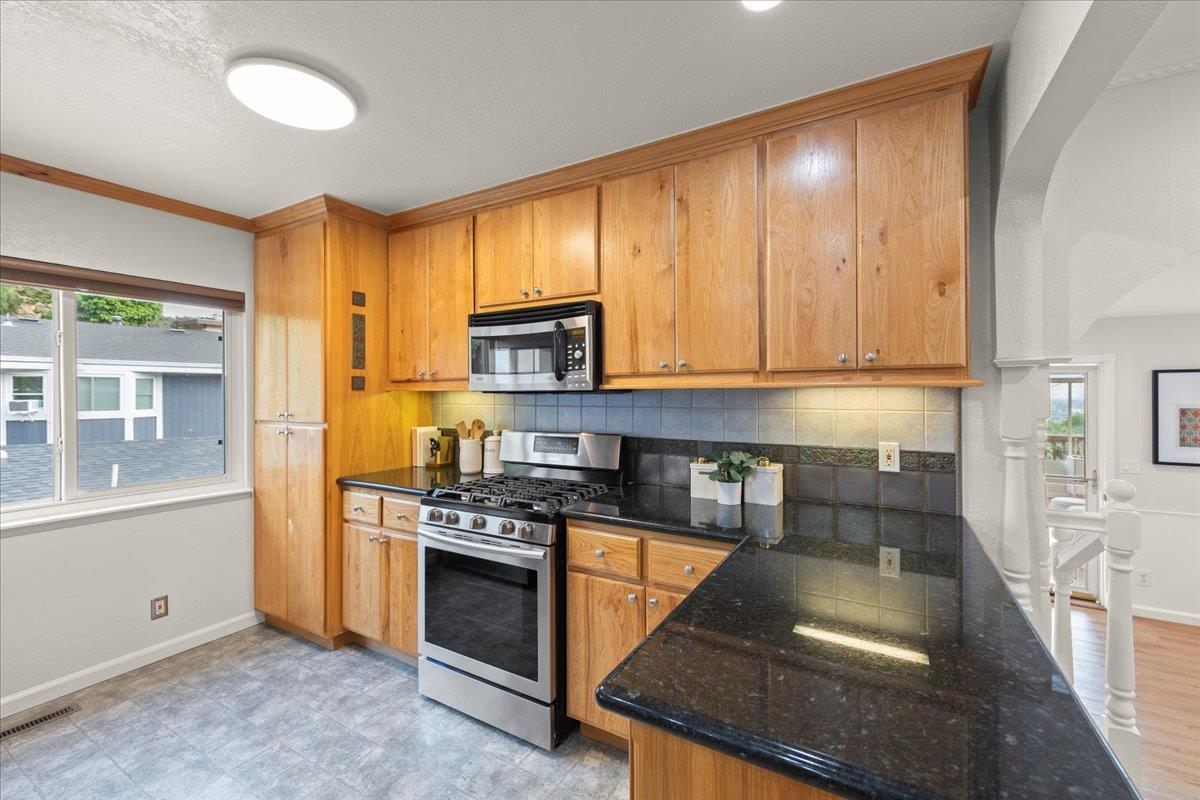 Castro Valley, California, 94546, United States, 4 Bedrooms Bedrooms, ,3 BathroomsBathrooms,Residential,For Sale,1989178