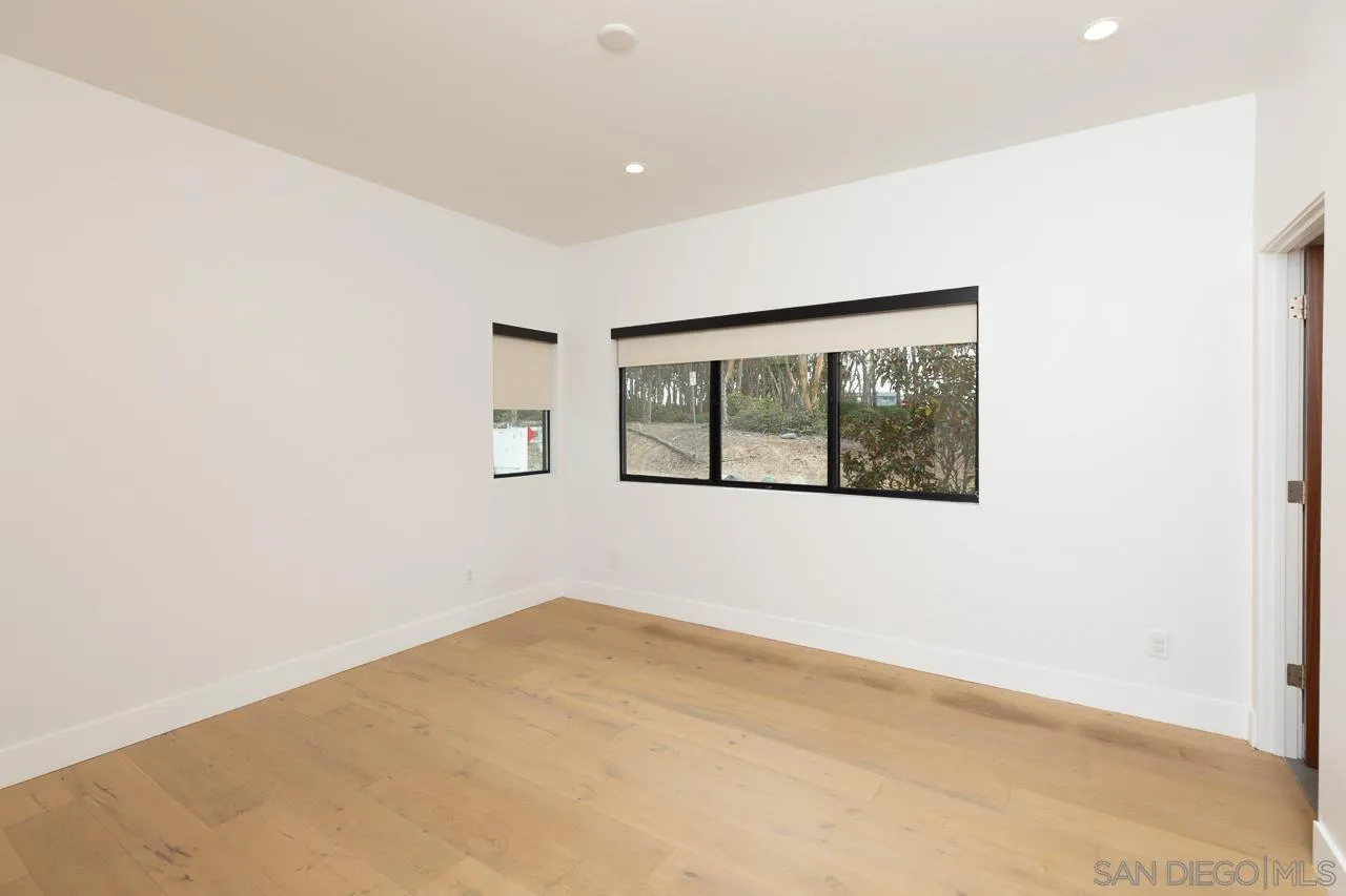 La Jolla, California, 92037, United States, 4 Bedrooms Bedrooms, ,3 BathroomsBathrooms,Residential,For Sale,1992074