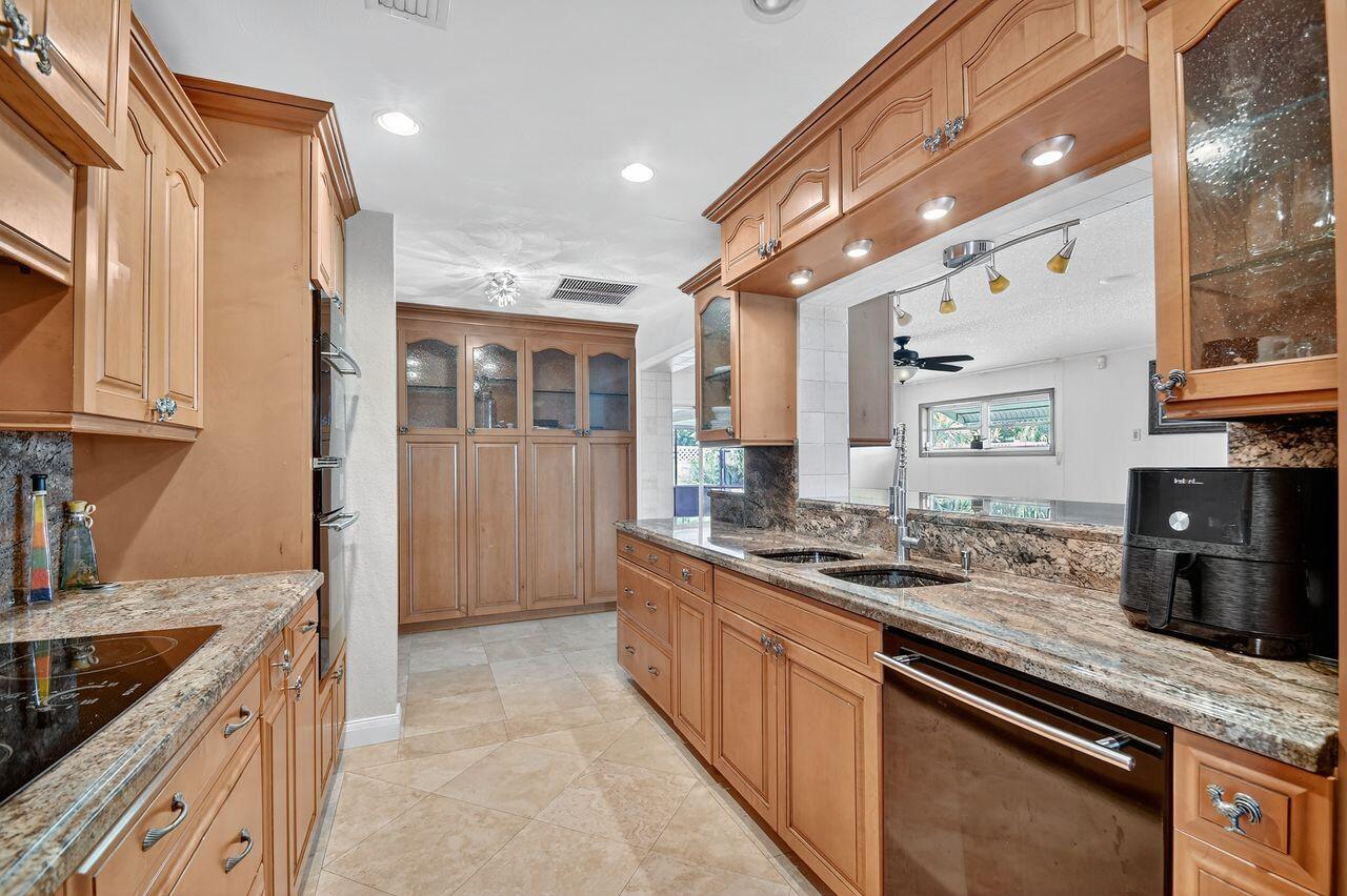 Palm Springs, Florida, 33461, United States, 3 Bedrooms Bedrooms, ,2 BathroomsBathrooms,Residential,For Sale,1901355